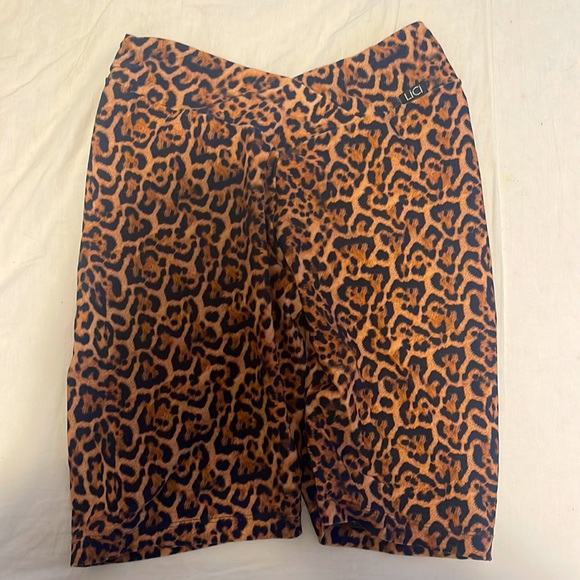 LICI FIT scrunch shorts - Picture 1 of 2